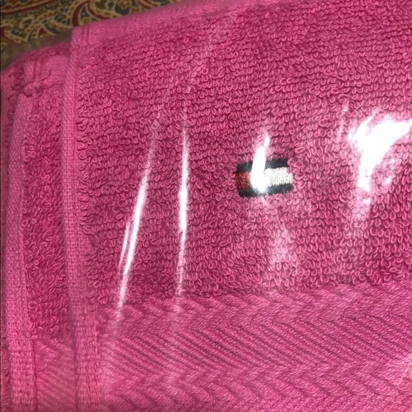NWT Tommy Hilfiger Bath Towel - Picture 5 of 6